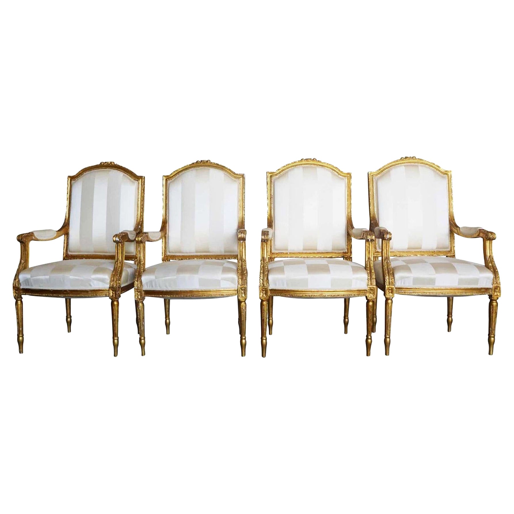 Ensemble français du 19ème siècle de quatre fauteuils anciens en bois doré