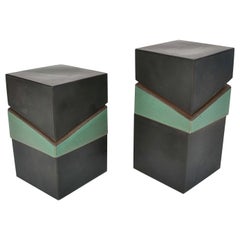 Pareja de cajas baratijas cuadradas de Studio Pottery en verde salvia y negro