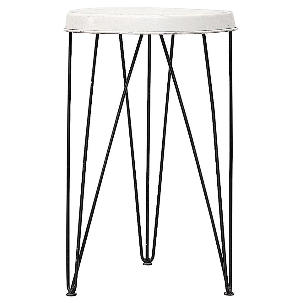 Mid-Century Pilastro "Seggiolina" Wire Stool with White Seat and Black Legs For Sale
