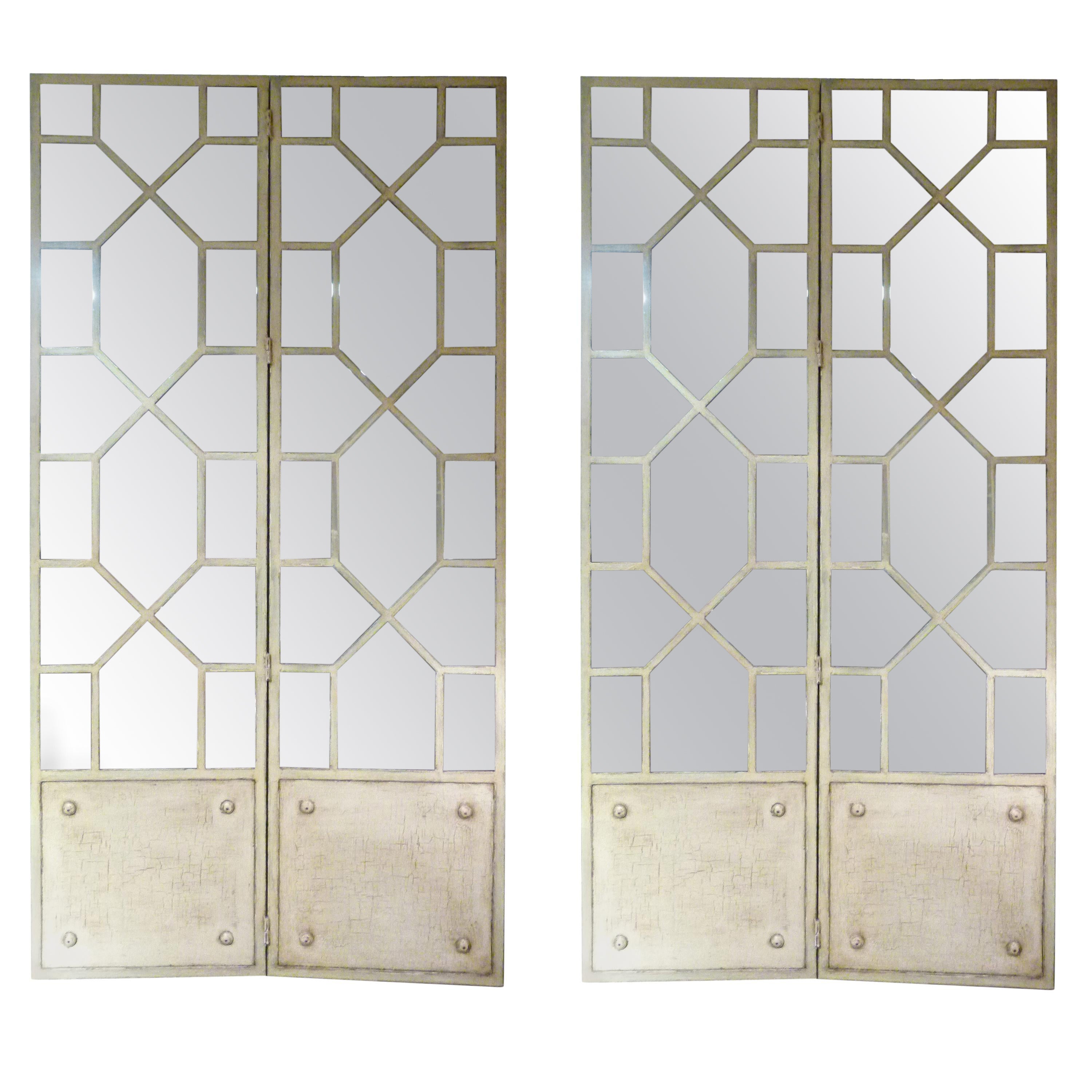 Puerta cuádruple con espejo de hierro blanco francés del siglo XX
