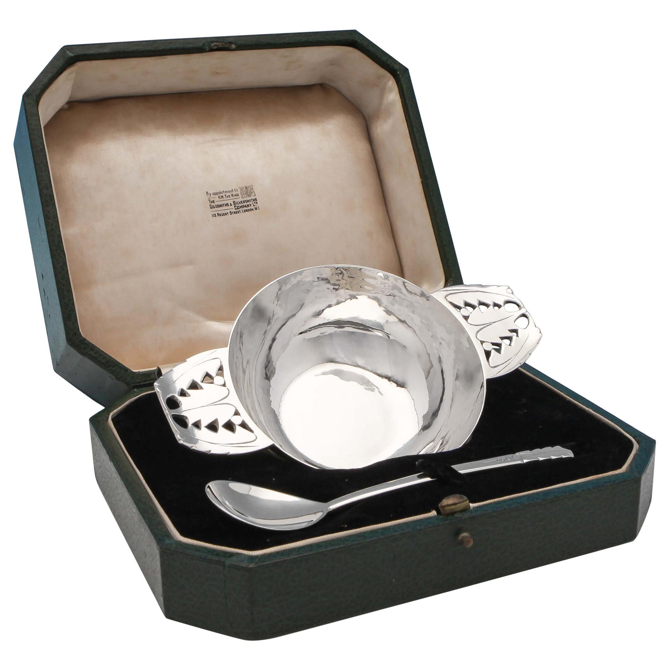R. E. Stone - Arts & Crafts Designer Quiach & Spoon in Presentation box - 1937 For Sale