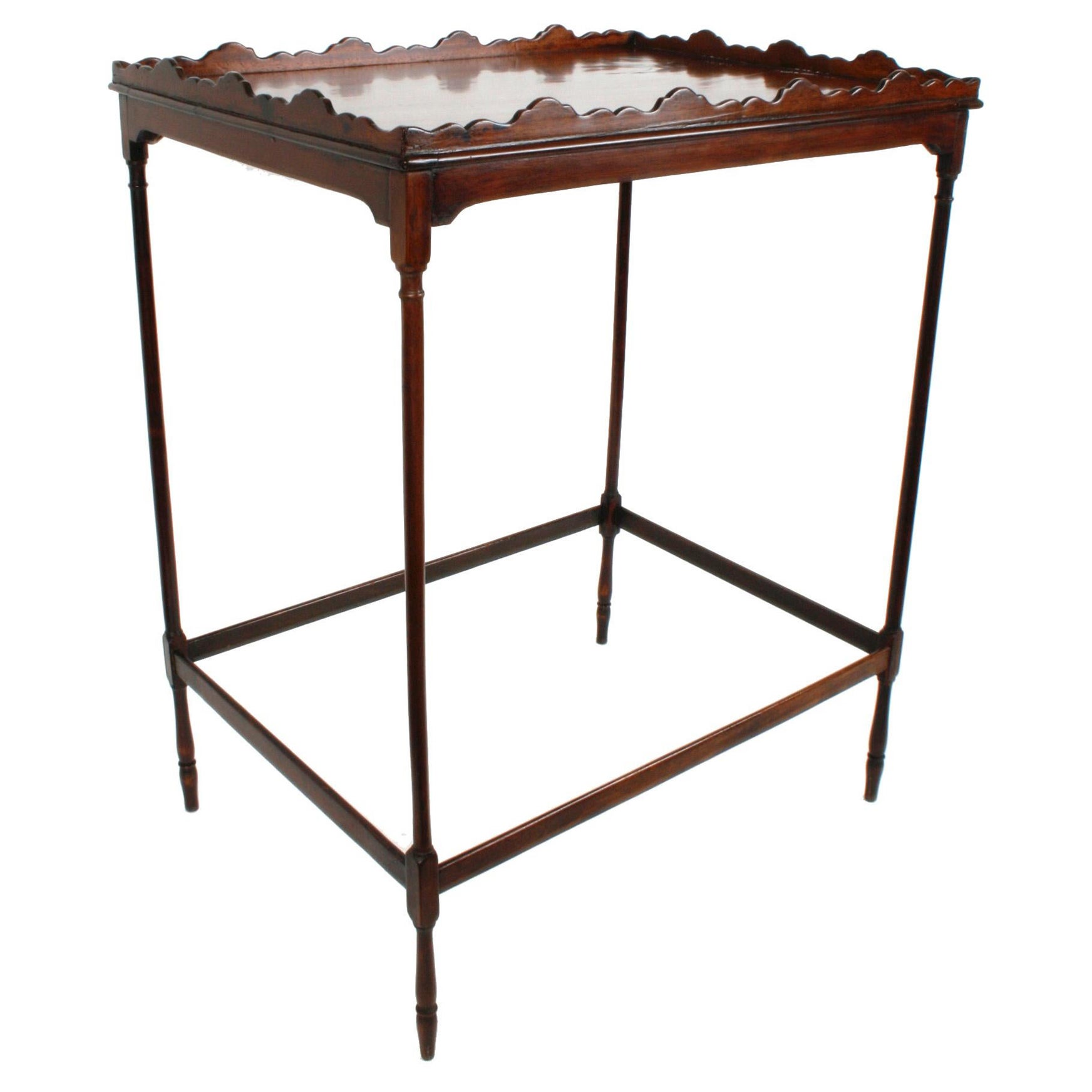 Mahagoni-Silber-/Tee-Tisch mit Spinnenbeinen und Wellenschliff aus der Zeit George III., um 1780
