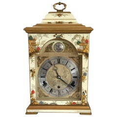 Horloge de cheminée à carillon musical, Chinoiserie crème, Elliotts of London, vers 1970