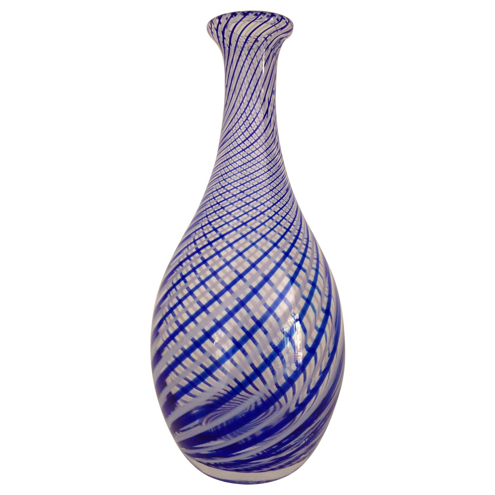 Vase à rayures bleues et blanches en verre d'art italien de Murano, vers 1970