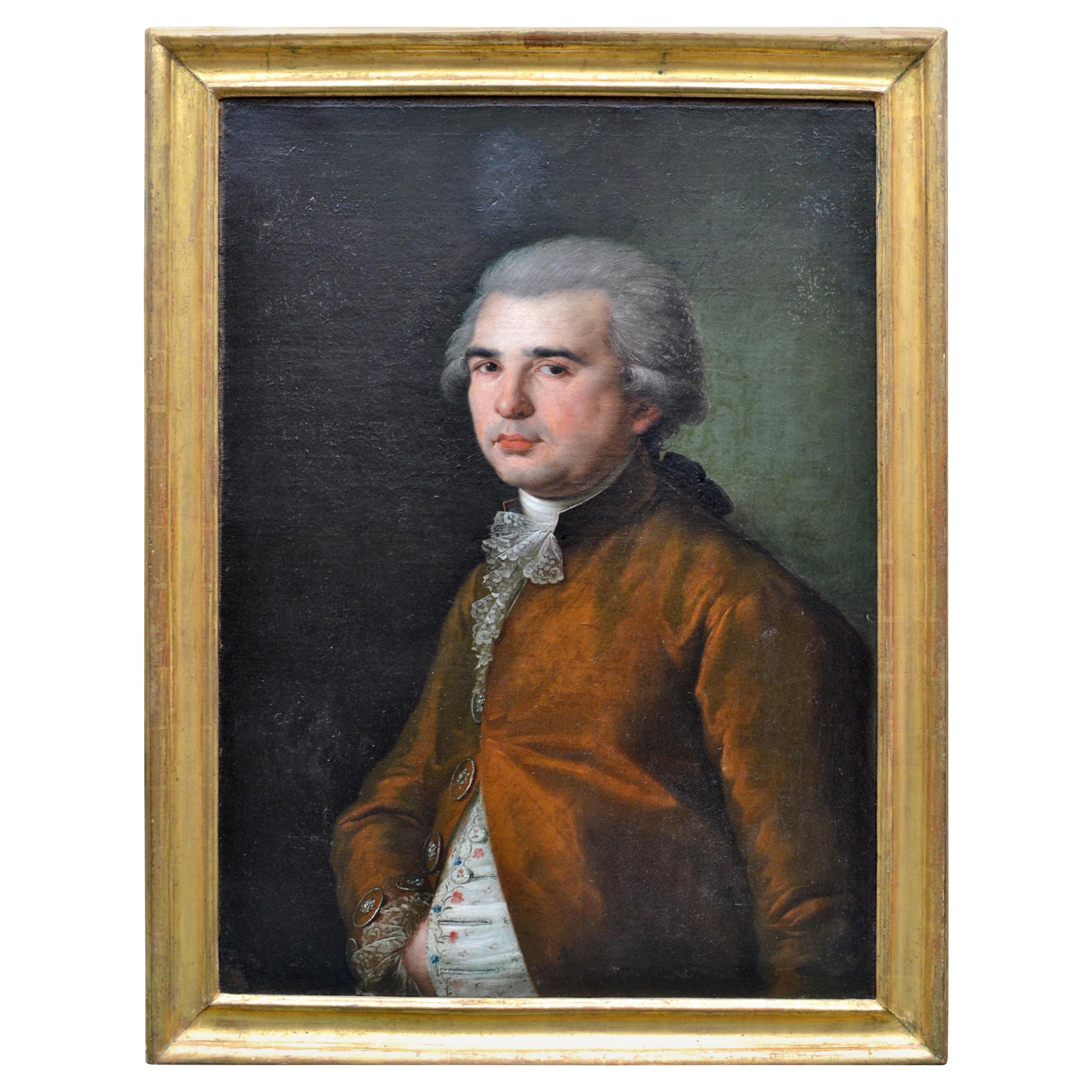 Raffinato ritratto a mezza lunghezza di un gentiluomo aristocratico francese del XVIII secolo con parrucca incipriata, vestito semplicemente con un panciotto marrone su un gilet ricamato abbottonato nel quale ha infilato la mano destra. La mano nel