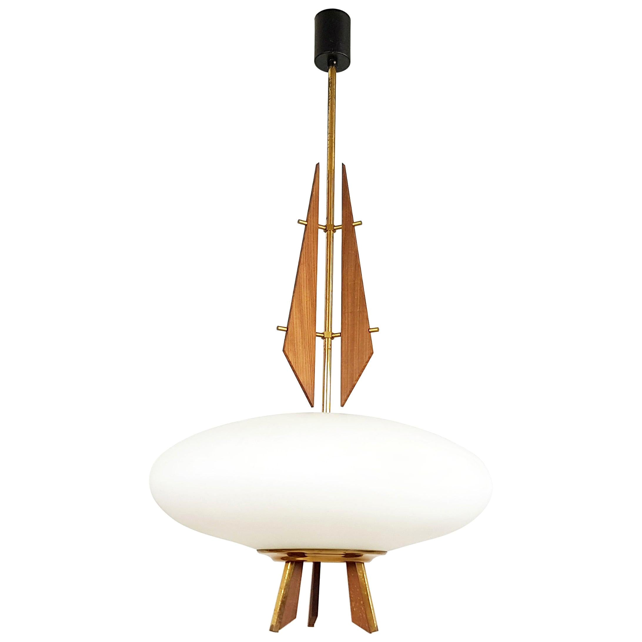 Italienische italienische Pendelleuchte aus Teakholz, Messing und Opalglas, 1960er Jahre