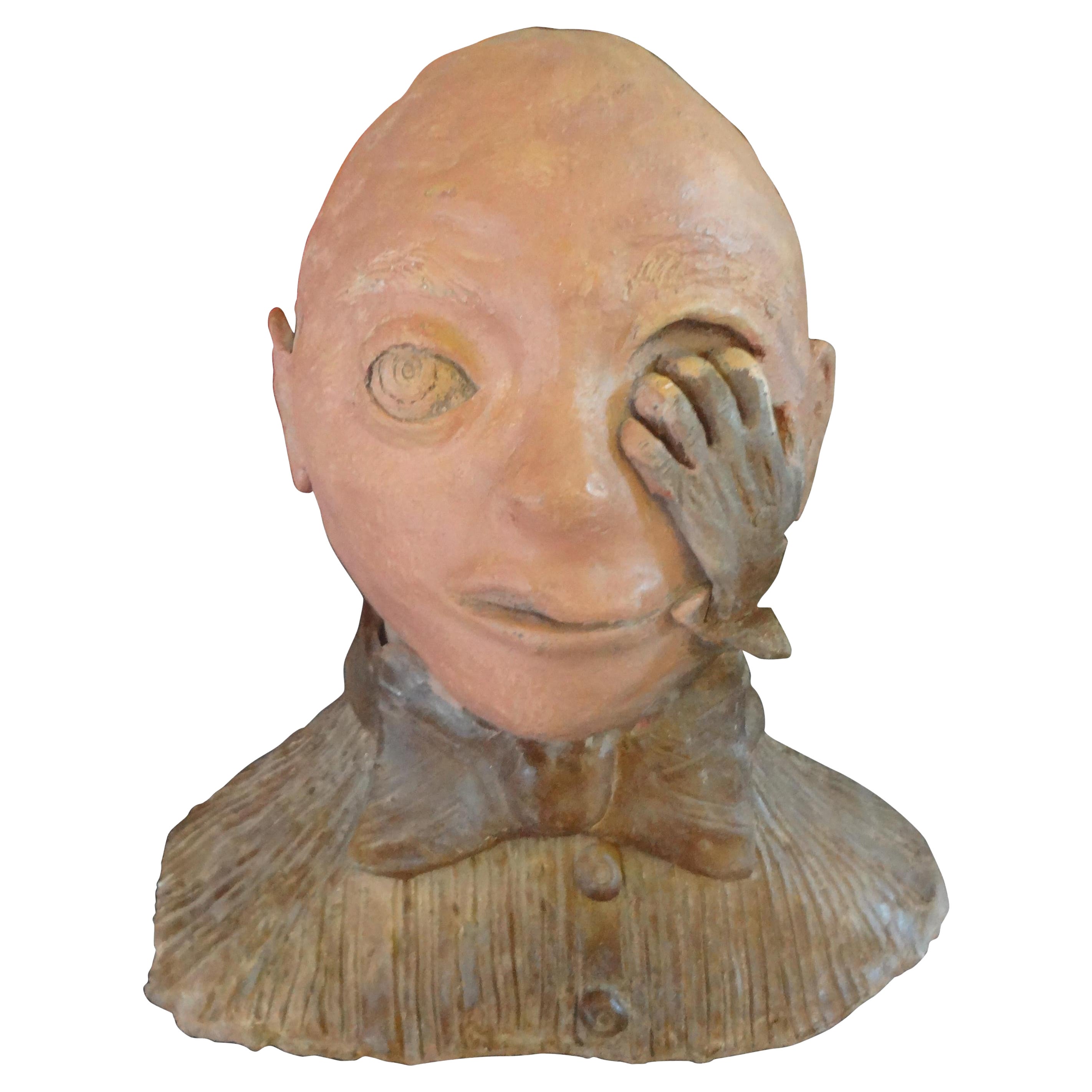 Escultura surrealista de mediados de siglo con busto de terracota