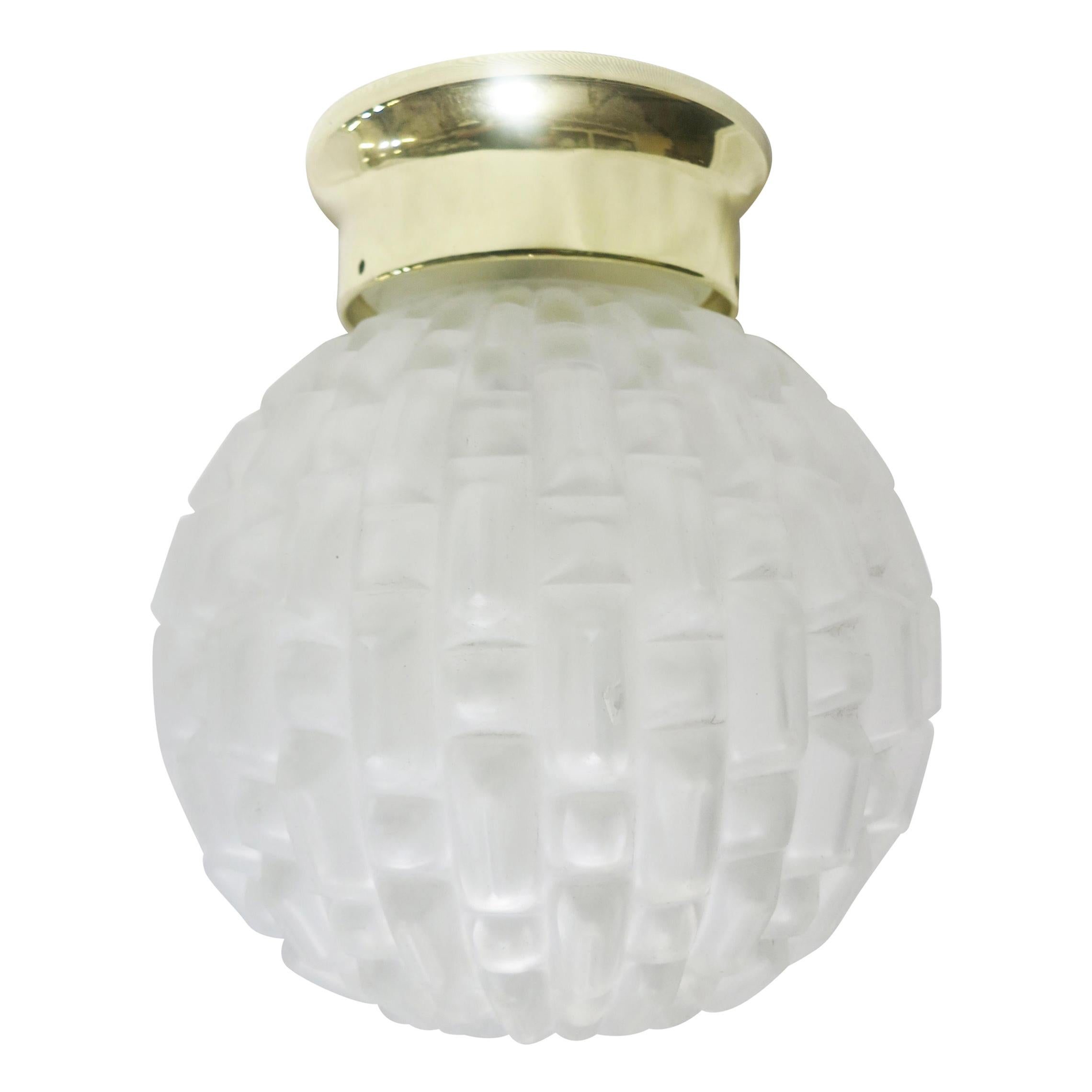 Petite lampe suspendue en globe en verre en forme de sphère géométrique opaque Art Déco