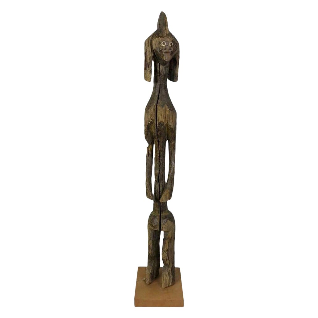 Figura Tutelar Iagalagana Africana Mumuye Tallada en Madera sobre Soporte de Exposición en venta