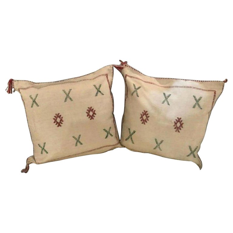 Moroccan Hand-Loomed Wool Off-White Pillows, Pair For Sale