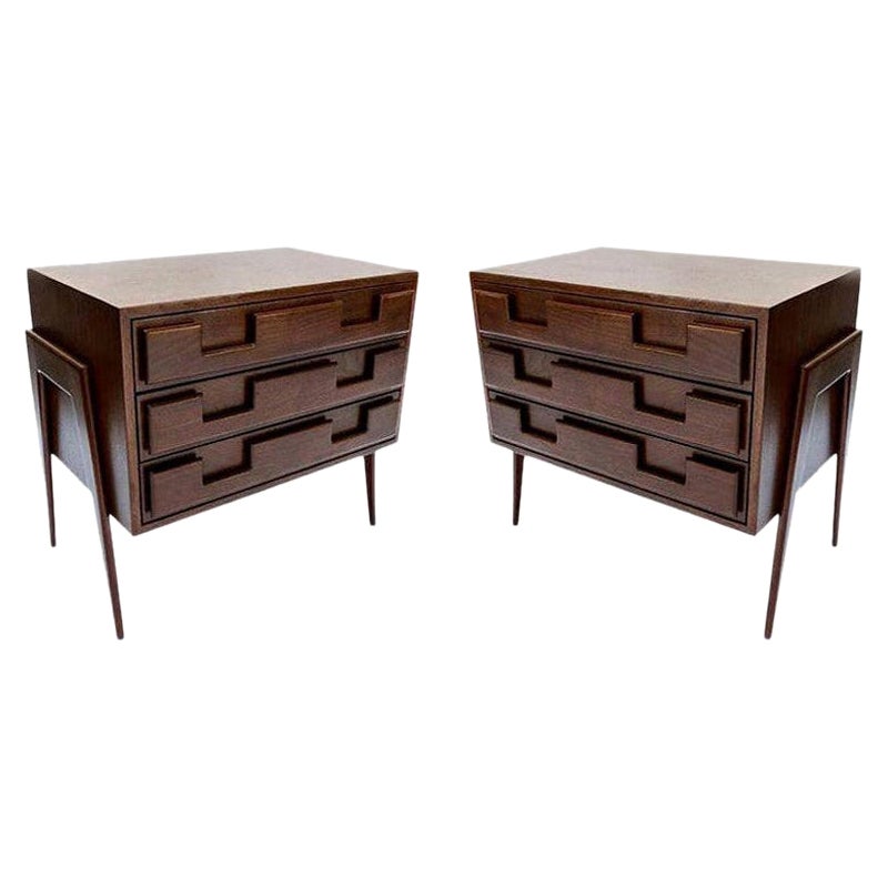 Coppia di grandi comodini personalizzati in stile italiano del 1960 in noce di Adesso Imports
