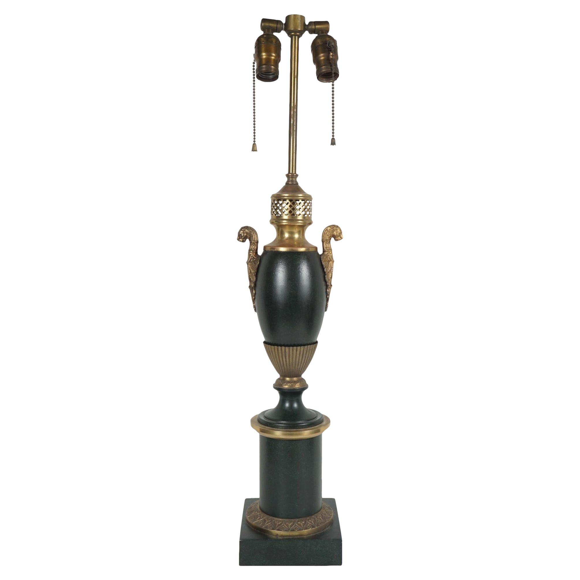 Lampe carcel en tôle française de la fin du 19ème ou du début du 20ème siècle provenant de la succession de Bunny Mellon.