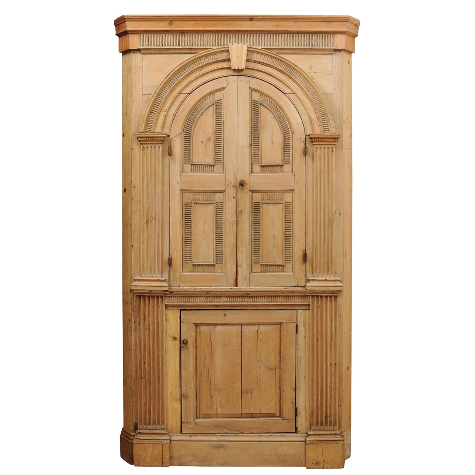 19th Century English Pine Corner Cupboard with Arched Upper Cabinet For Sale