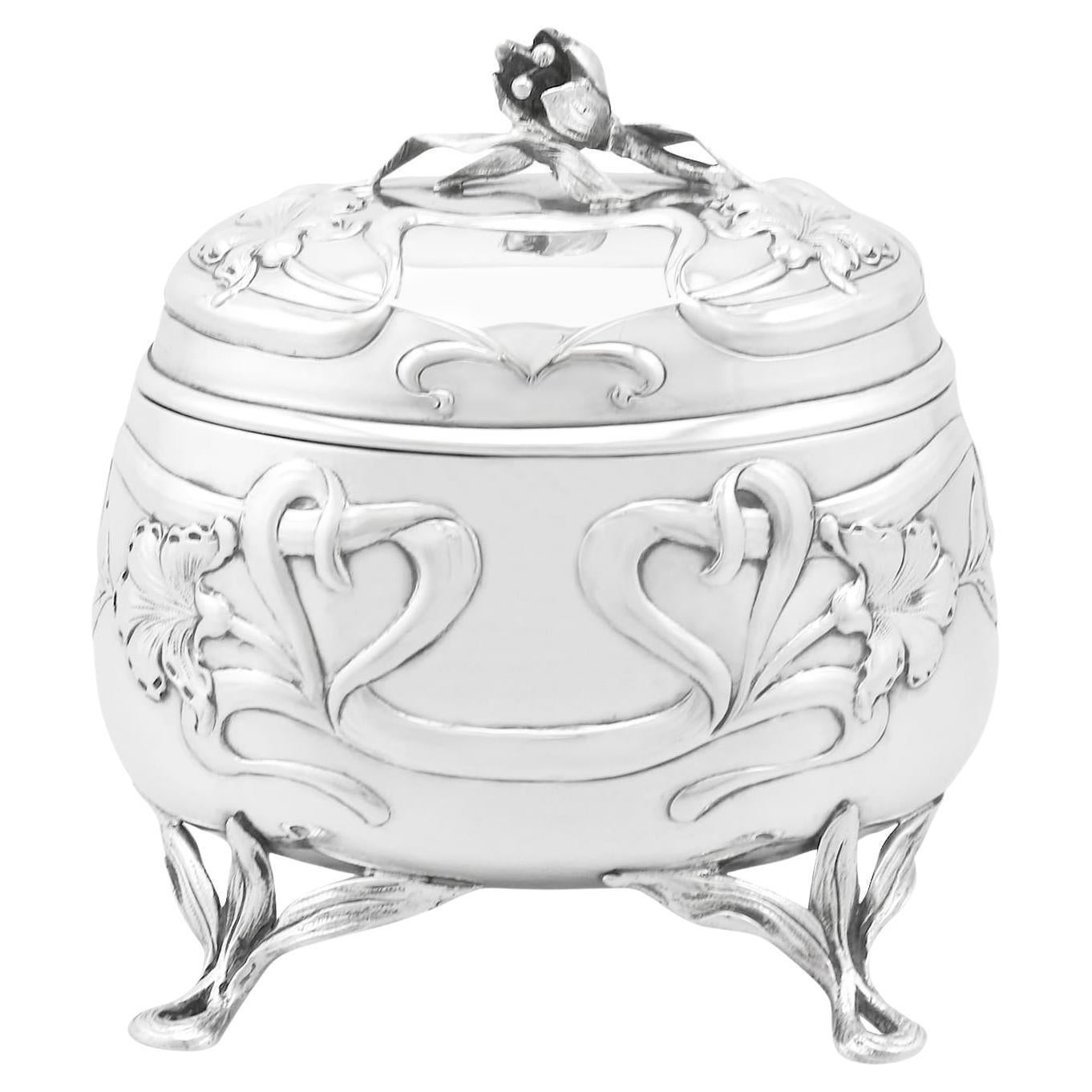 Juego de té de plata austrohúngaro de la década de 1910