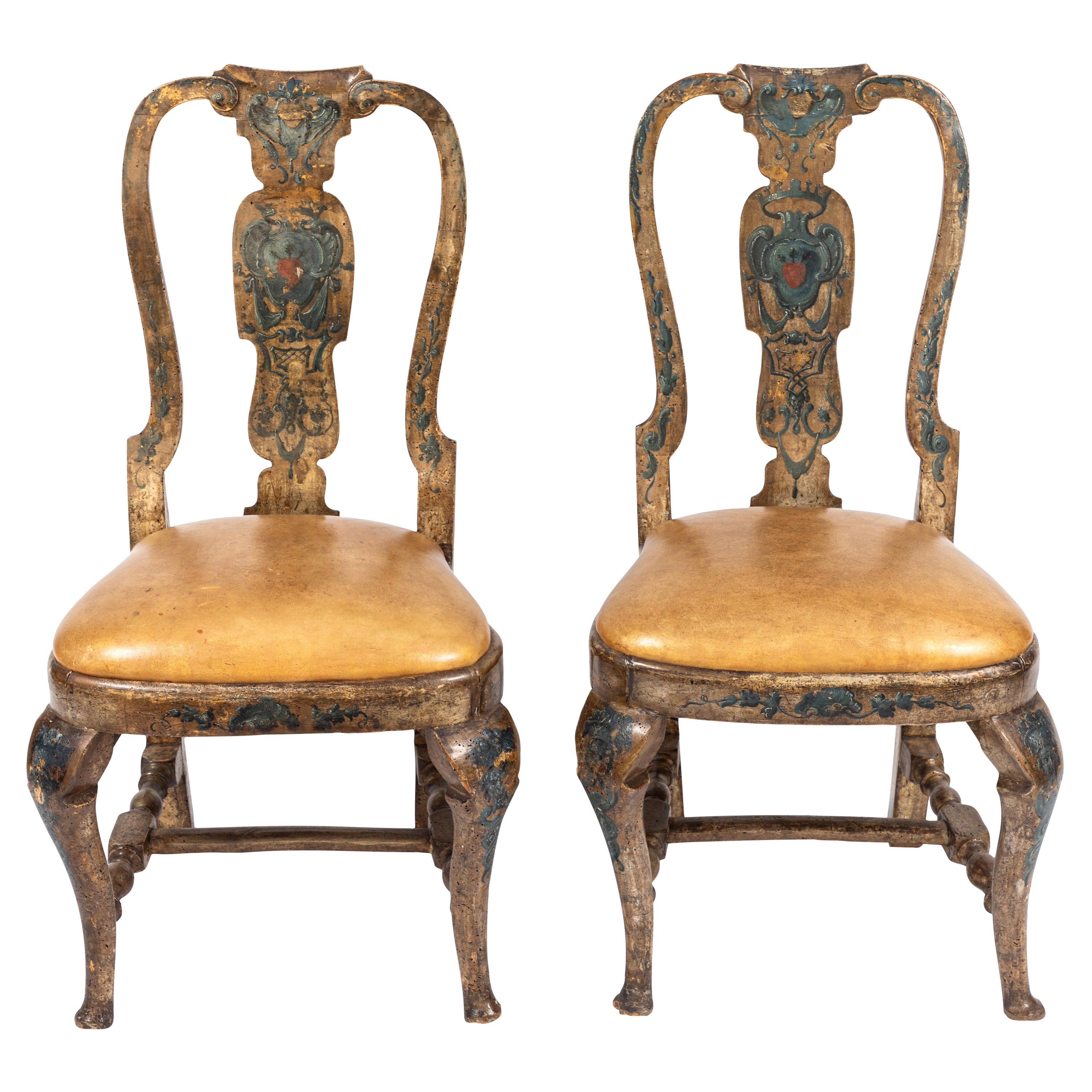 Paar venezianische Beistellstühle mit Blattsilber und bemalten Beinen aus dem 18. Jahrhundert