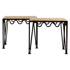 Paire de tables d'appoint 'Méandre' en fer noir et travertin par Design Frères