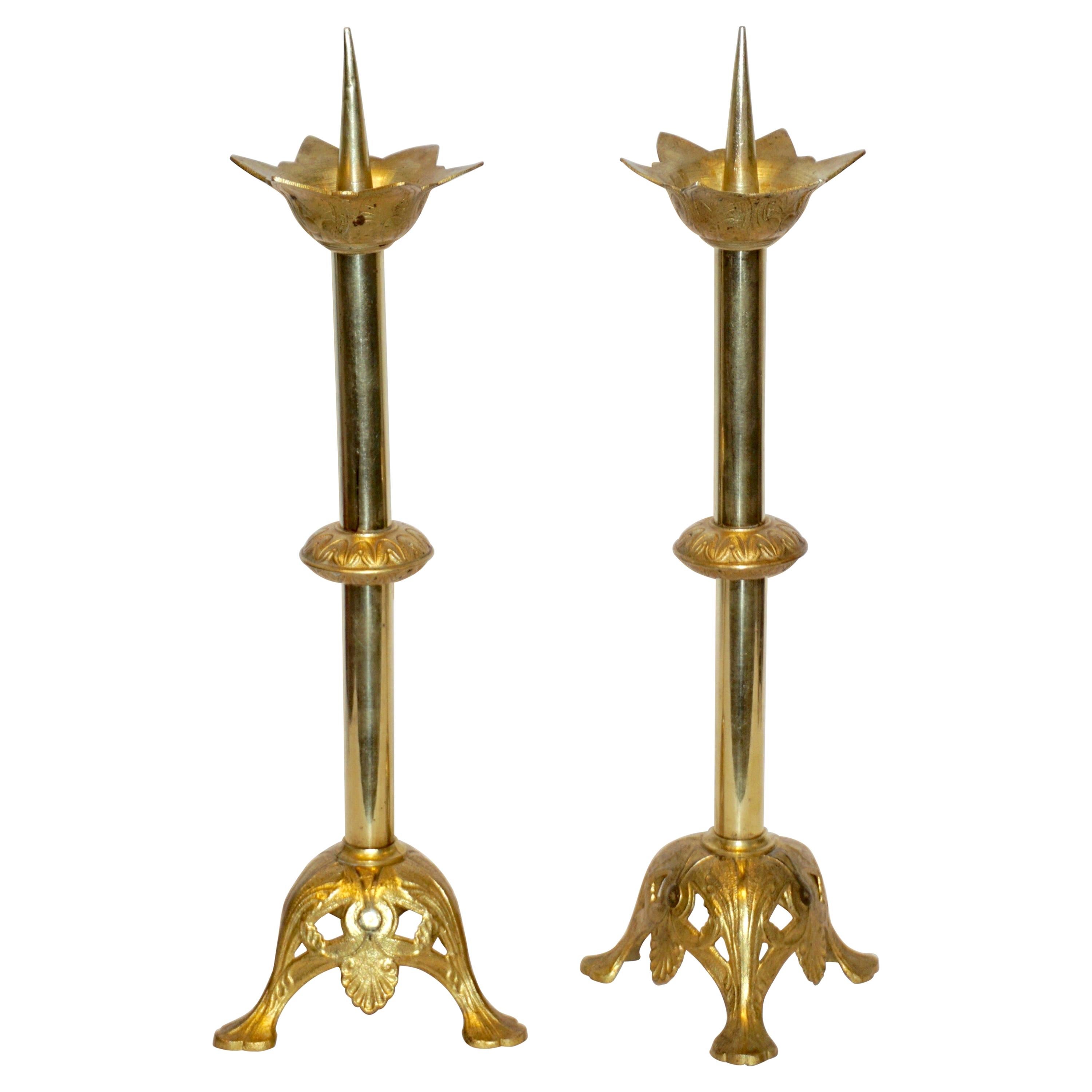 1880s French Baroque Revival Pair of Gilt Bronze Ormolu Pricket Candlesticks For Sale