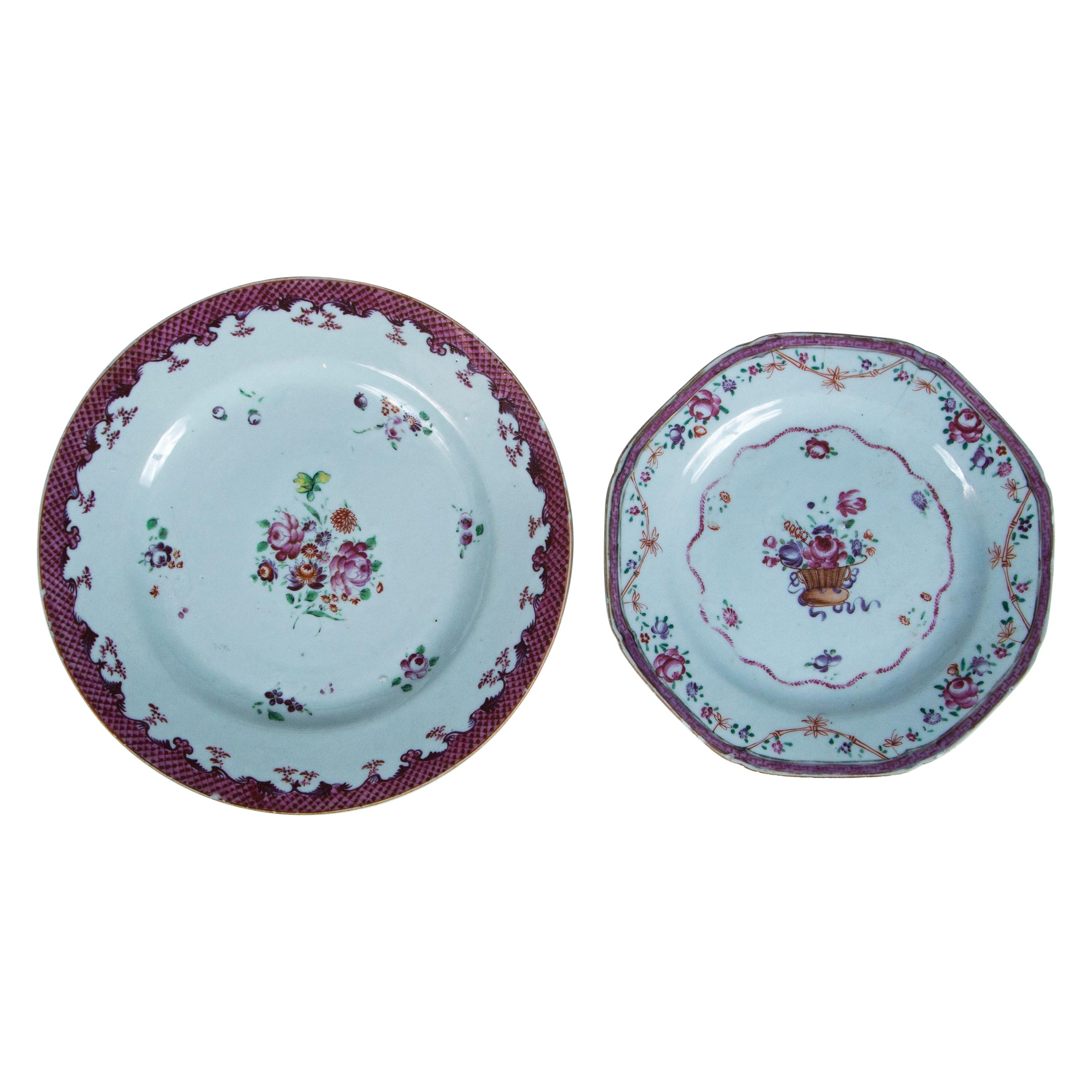 Deux assiettes en porcelaine d'exportation chinoise, début du 19ème siècle en vente