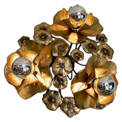 Loto triple grande Flor de latón Light para pared o techo