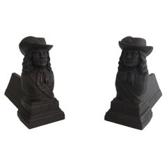 Paar gusseiserne Musketier-Andirons, französisch, um 1950