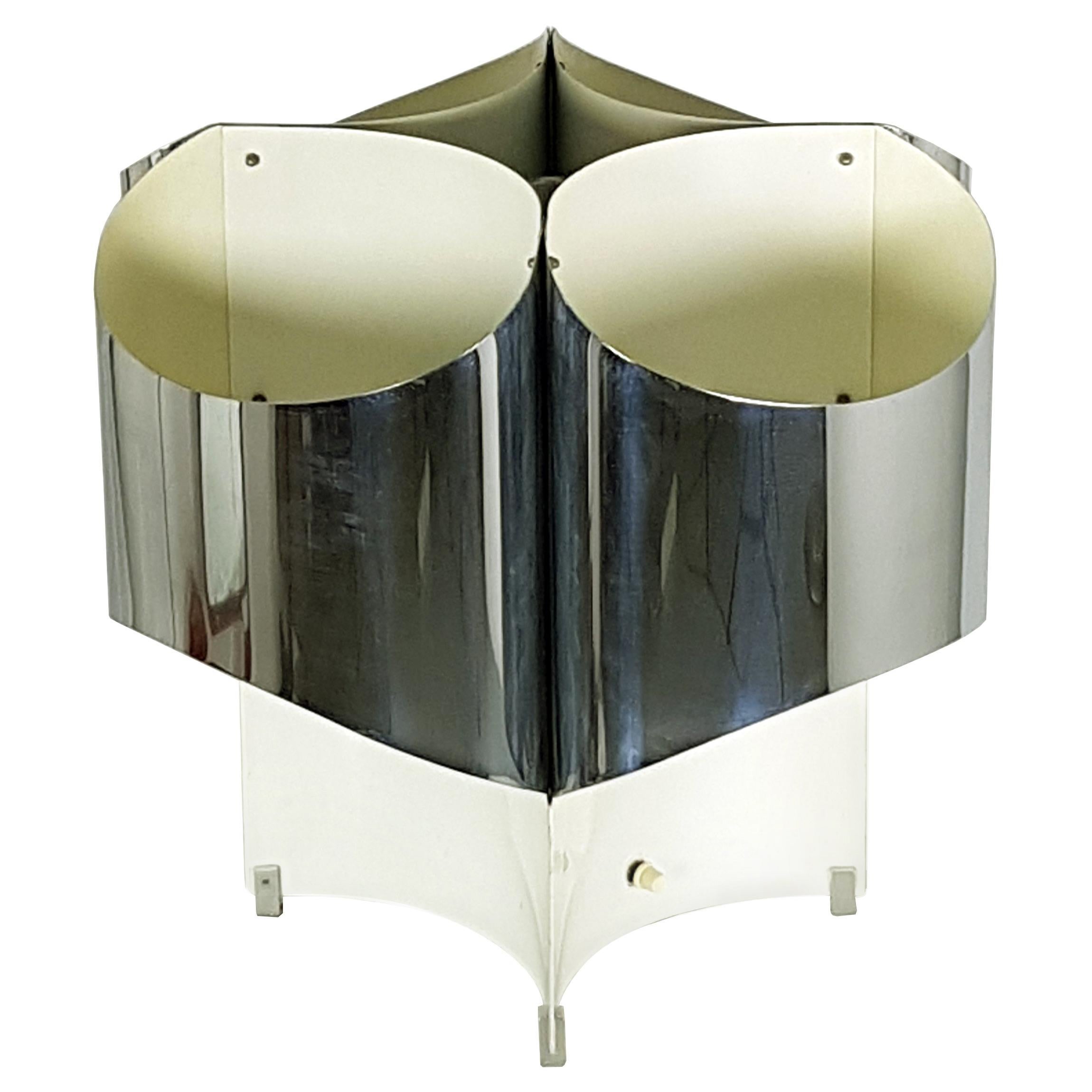 Grande lampada da tavolo italiana a quattro luci in metallo cromato e verniciato