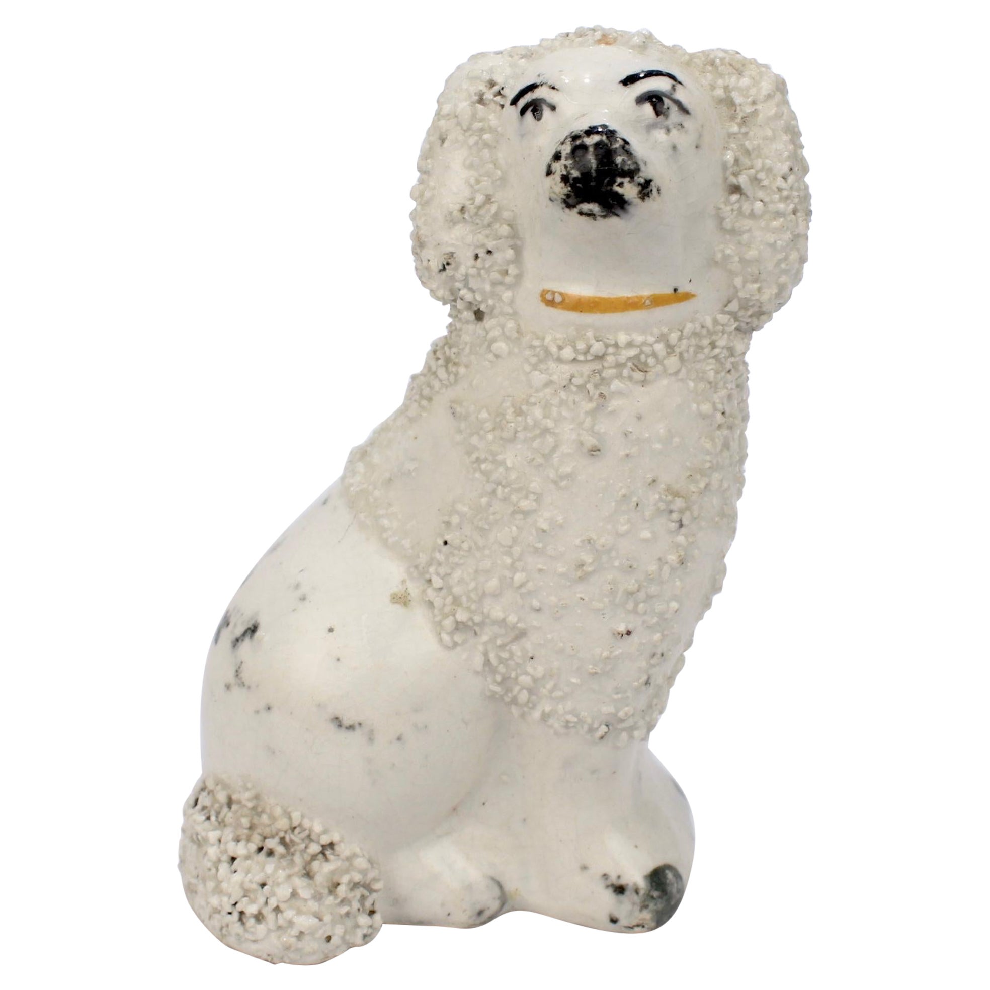 Ancienne figurine miniature de chien épagneul en poterie du Staffordshire avec fourrure de confetti en vente