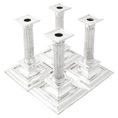 Juego victoriano de cuatro candelabros de plata de ley