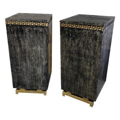 Coppia di armadi in Oak Oak cerato con fregio a chiave greca di James Mont