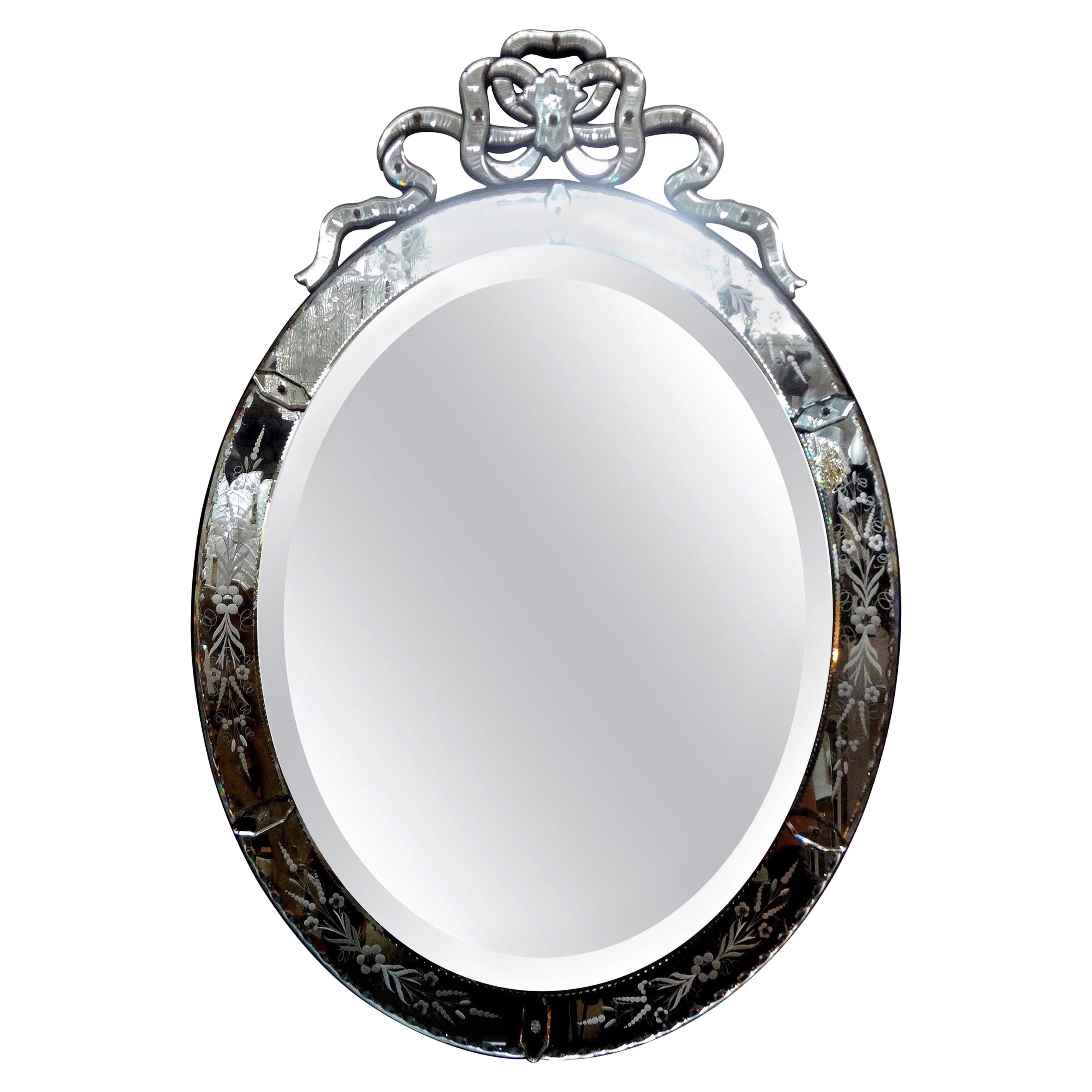 Gran espejo veneciano oval grabado antiguo en venta