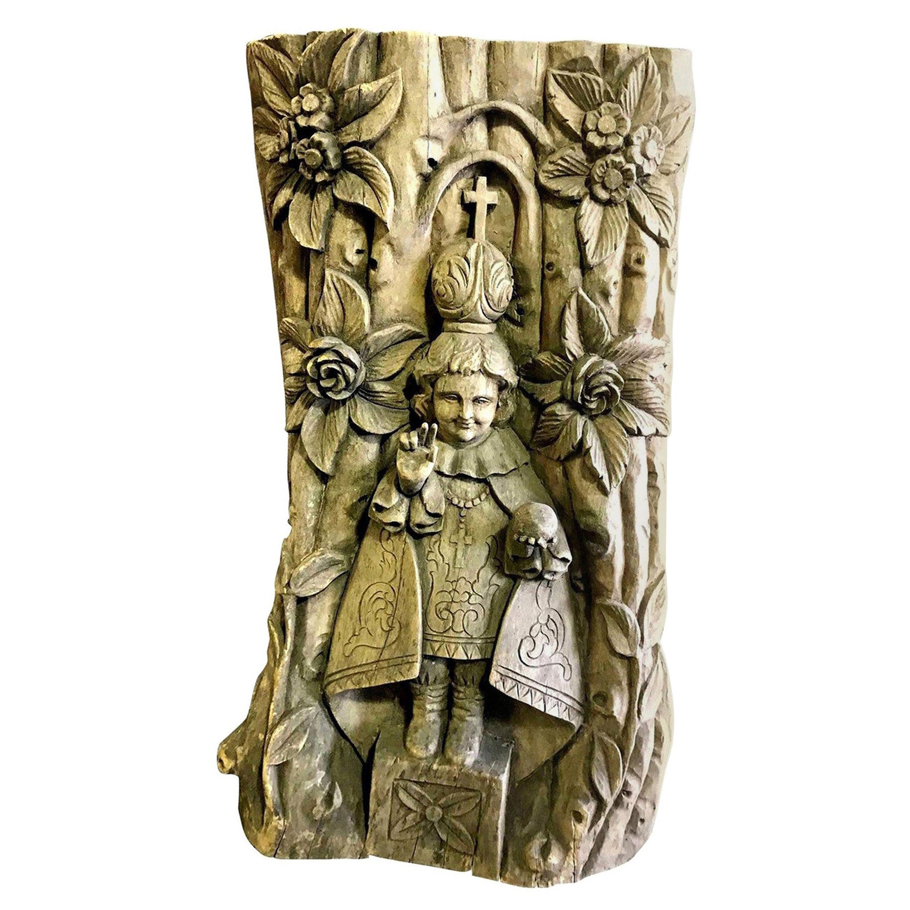 Placa en relieve de madera pesada tallada a mano de un santo católico, siglo XIX