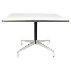 Table de salle à manger à plateau blanc et base en aluminium par Charles & Ray Eames pour ICF De Padova