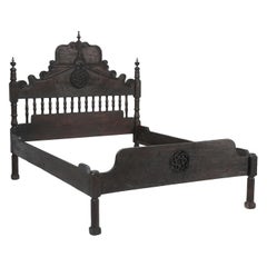 Spanisches Queen Size-Bett im spanischen Kolonialstil, hergestellt von peruanischen Kunsthandwerkern aus Mahagoni
