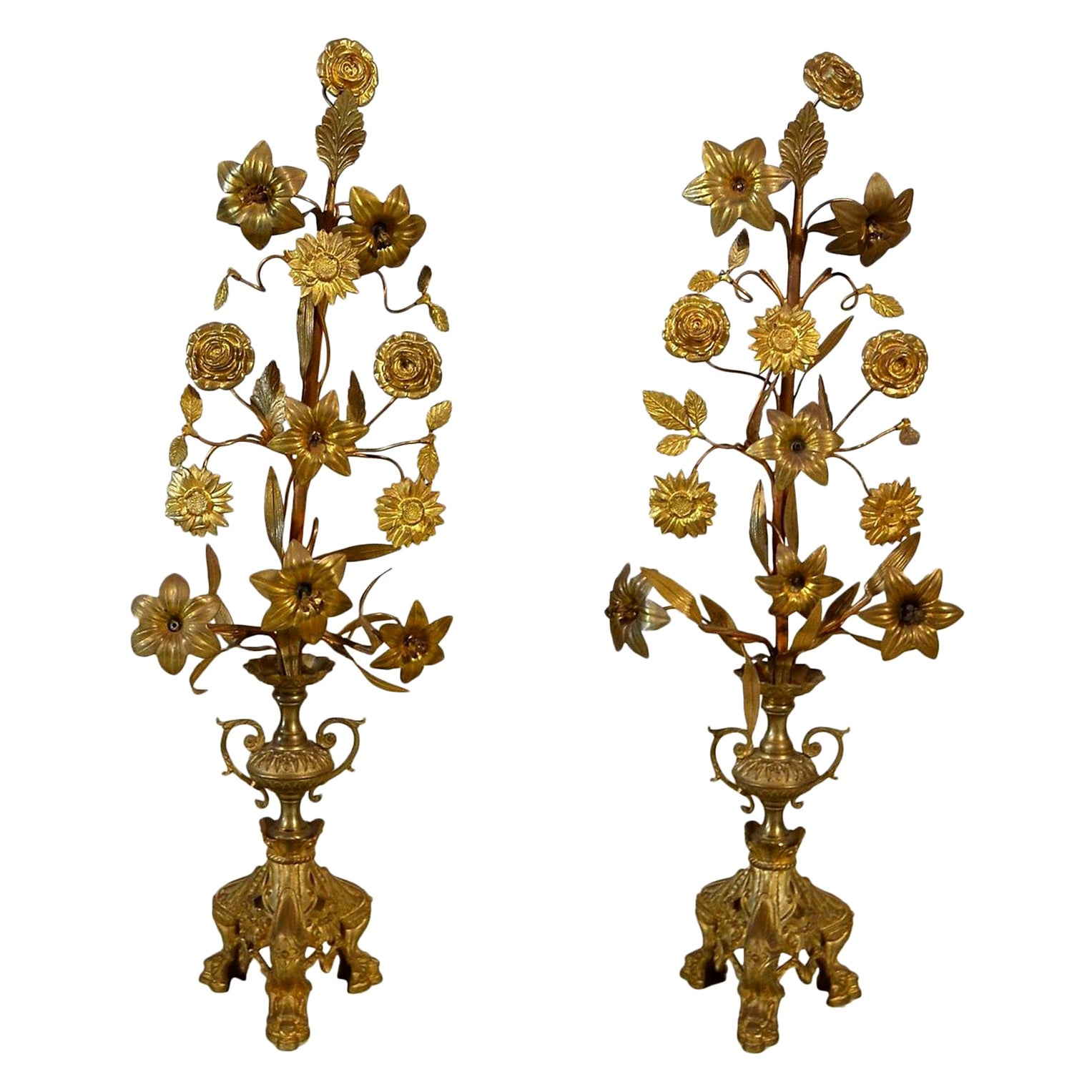 Paar antike französische Fackeln aus geblümter Bronze mit Blumenmuster