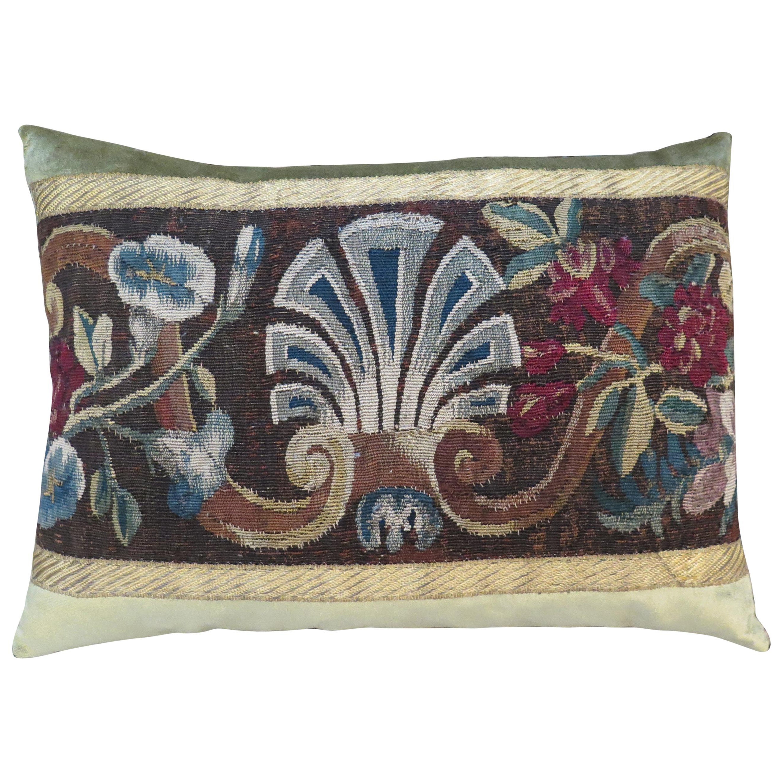 oreiller en soie et velours:: fragment de tapisserie du 18e siècle