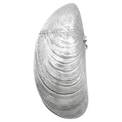 1890s Antique French Mussel Vesta Case en argent