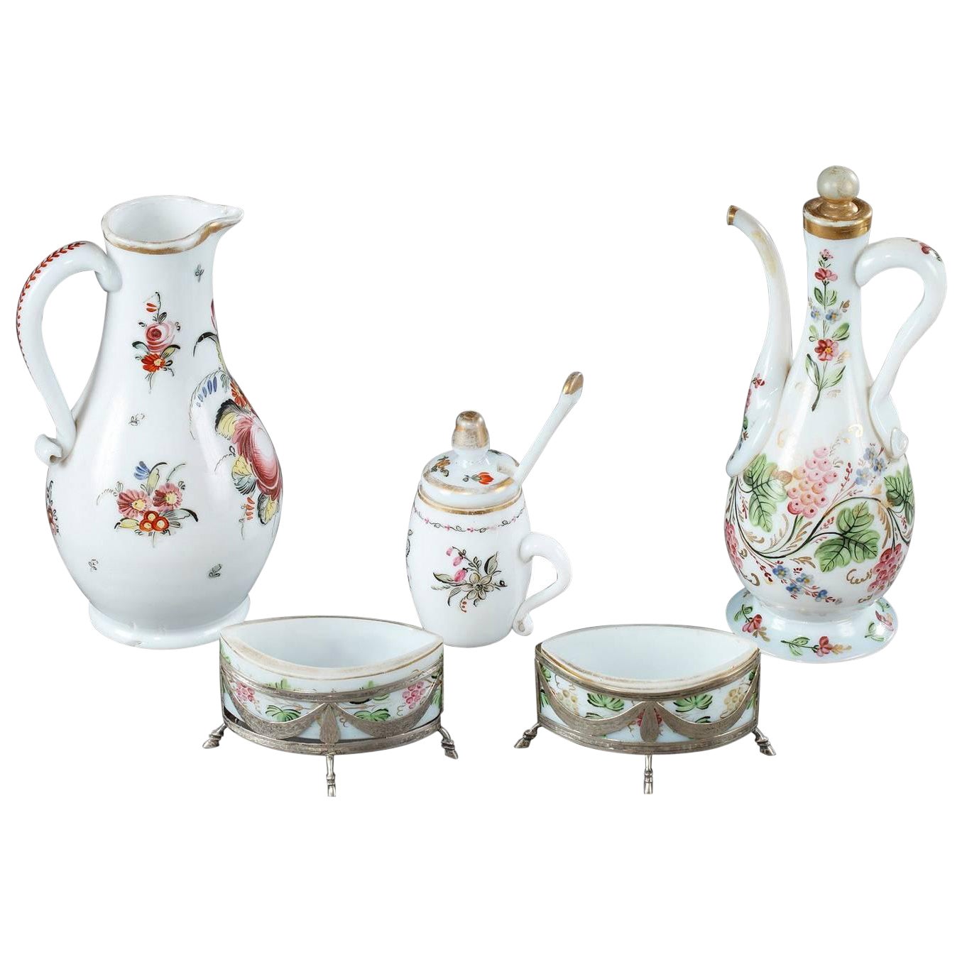 Set di servizio opalino boemo del XVIII secolo