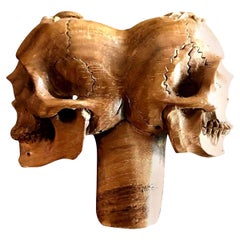 Handgeschnitzter Holz-Memento Mori-Läufer mit doppeltem Schädel:: Gehstockgriff