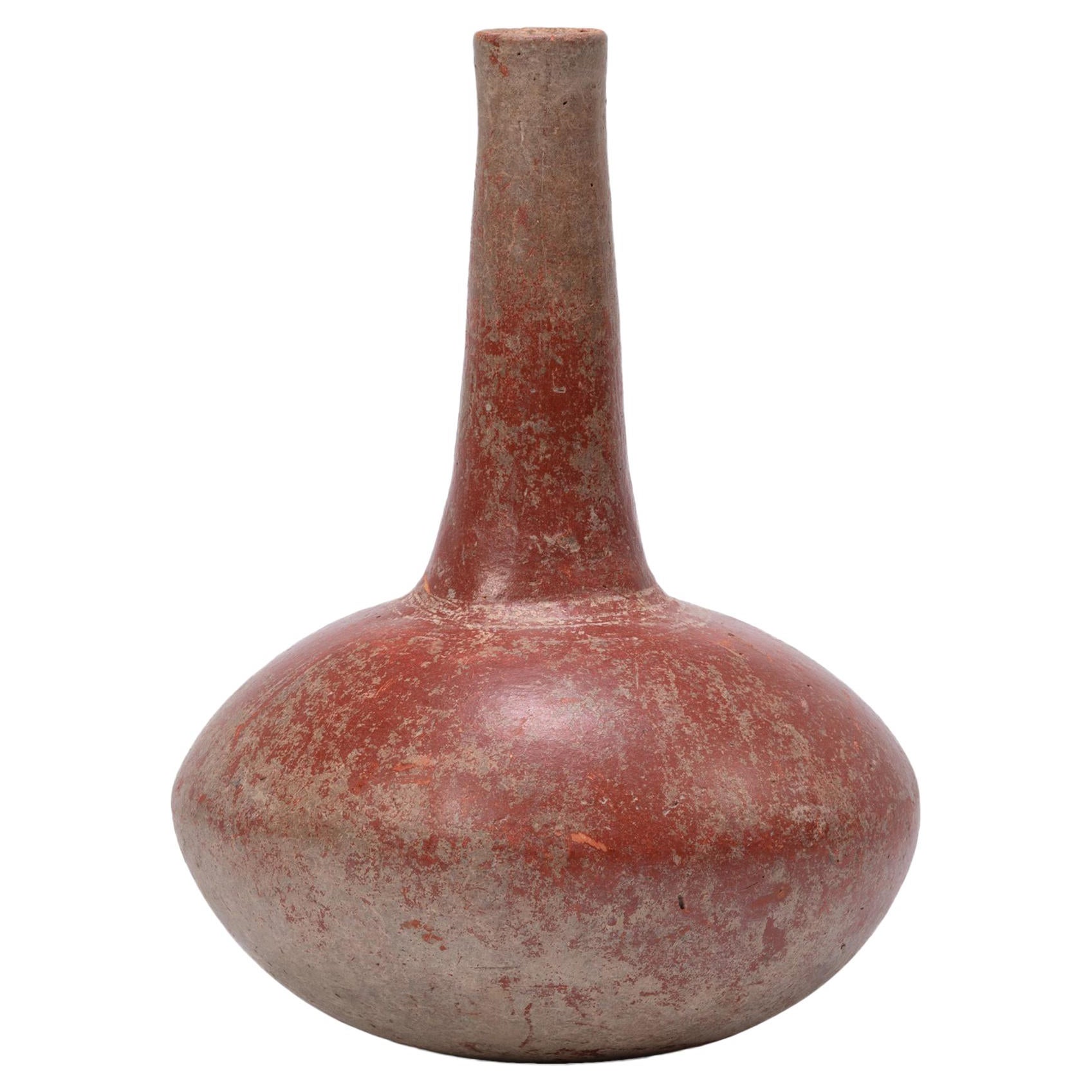 Vase col de cygne en faïence rouge africaine en vente