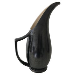 Moderner Keramik-Wasserkrug aus der Mitte des Jahrhunderts, schwarze Metallic-Glasur