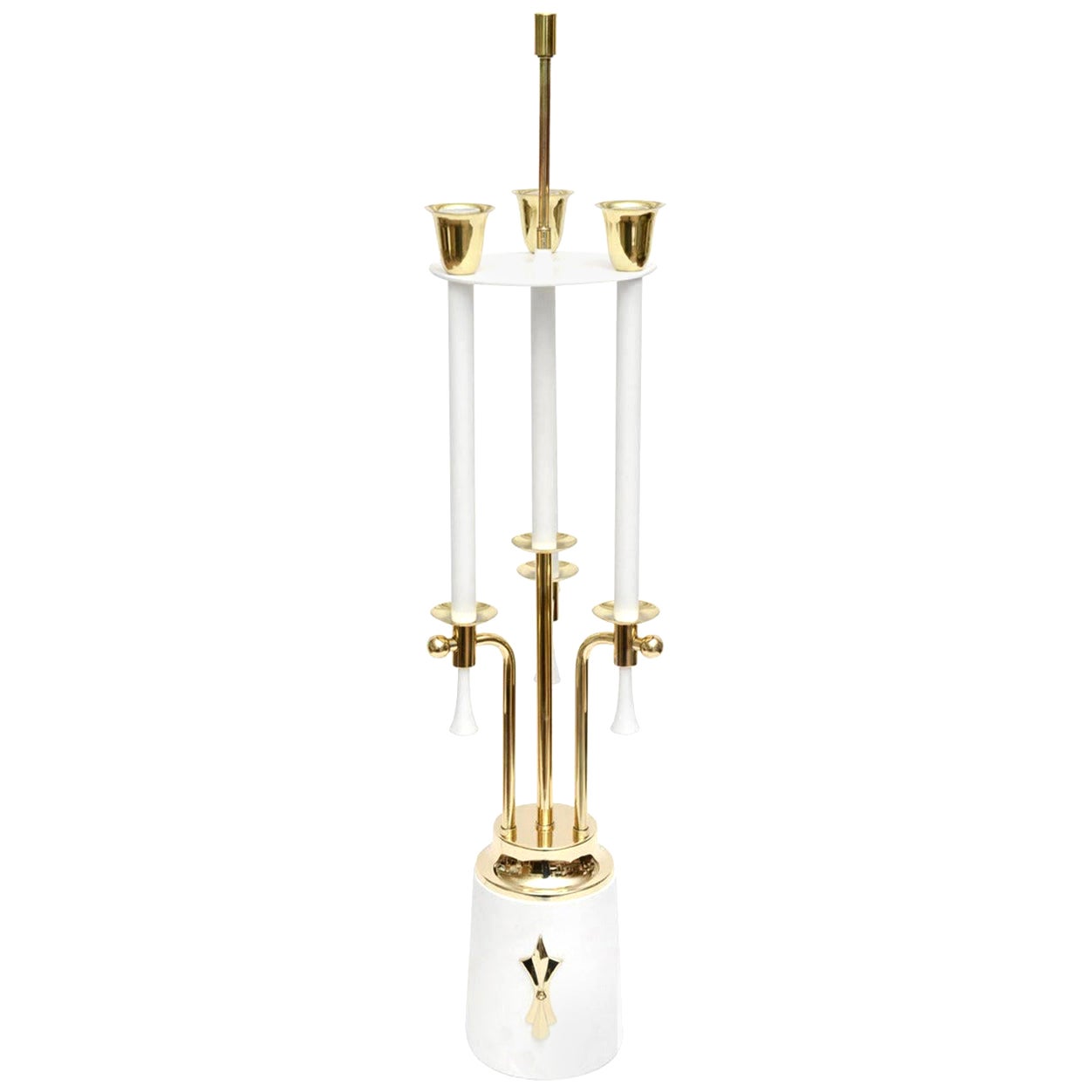 Lampada da tavolo in ottone e metallo laccato bianco in stile Tommi Parzinger, metà del secolo scorso