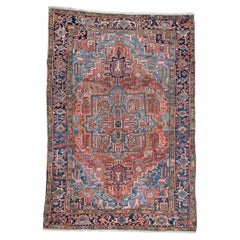 Antiker großer Teppich im Heriz-Stil mit weichen Farben