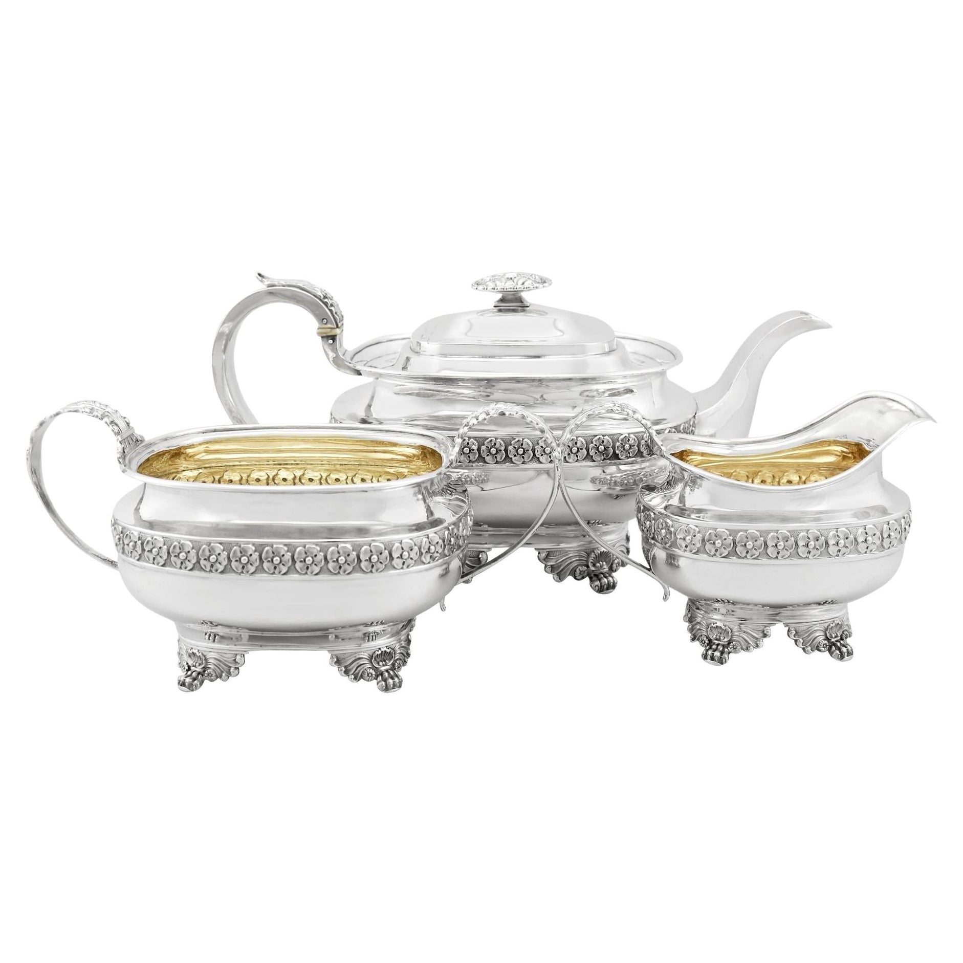 Antiguo servicio de té inglés de tres piezas de plata de ley al estilo de la Regencia en venta