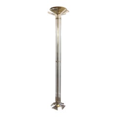 Im Stil von Romeo Rega:: seltene Stehlampe aus Plexiglas und vergoldetem Messing