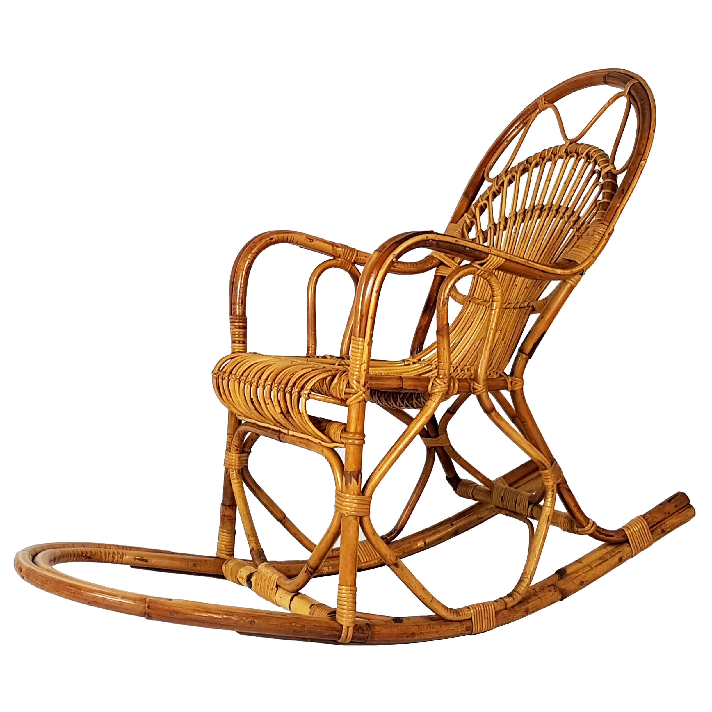 Vieux fauteuil à bascule italien en rotin des années 1960