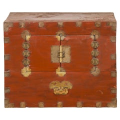Commode coréenne du début du 20e siècle avec doubles portes et quincaillerie traditionnelle en laiton