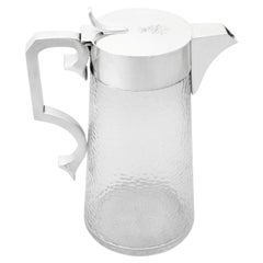Antigua jarra de limonada o de agua austrohúngara de cristal tallado y montada en plata