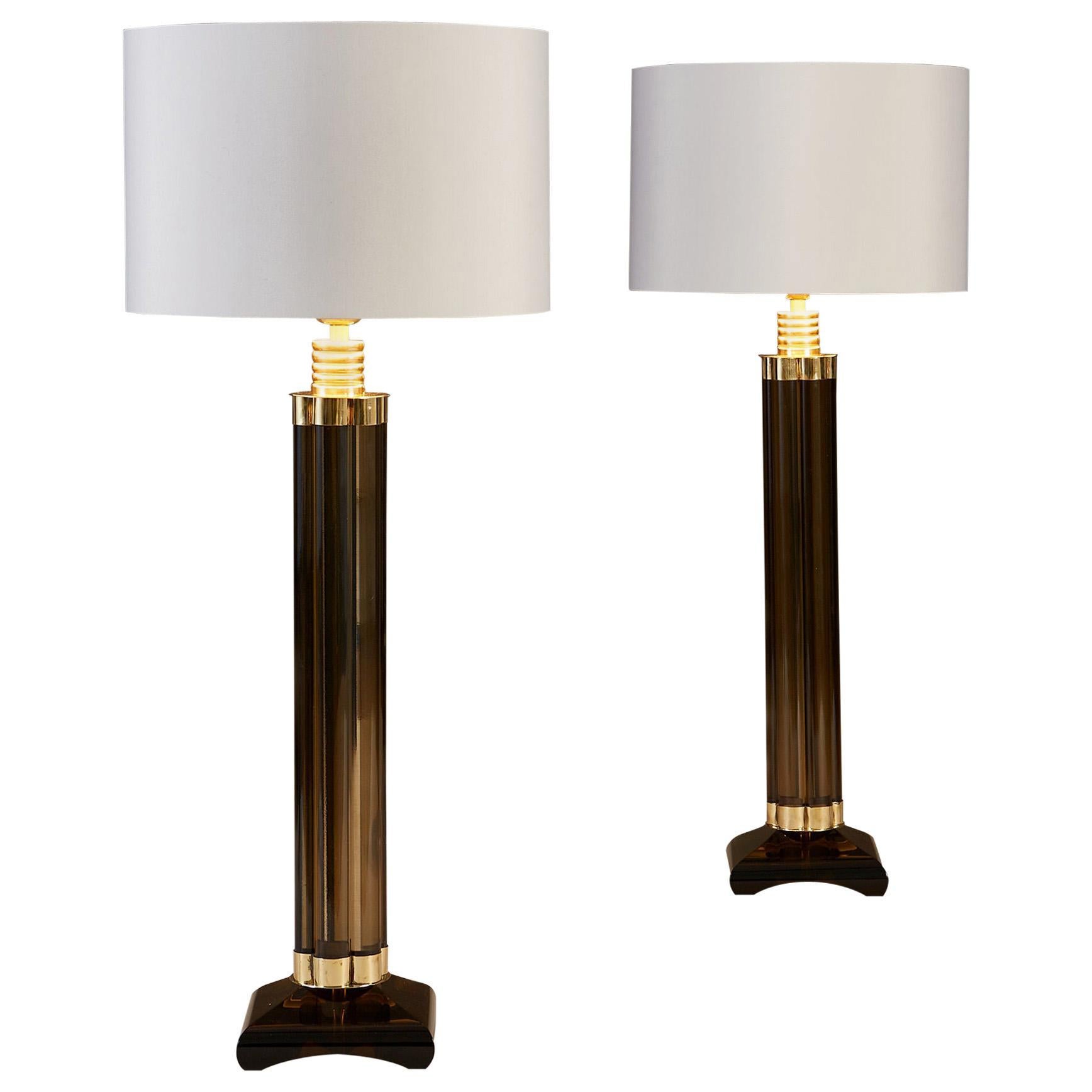 Paar schicke italienische Murano-Säulenlampen aus Rauchglas und Messing im Angebot