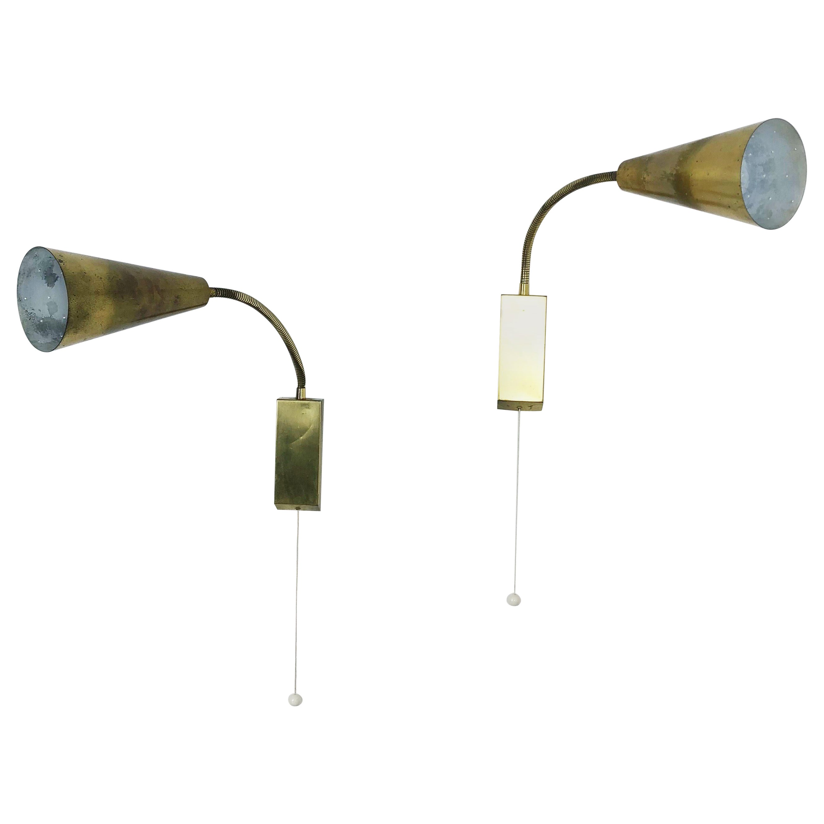 Set of Two Modernist Stilnovo Style Brass Metal Sconces Wall Light, Italy, 1950 For Sale