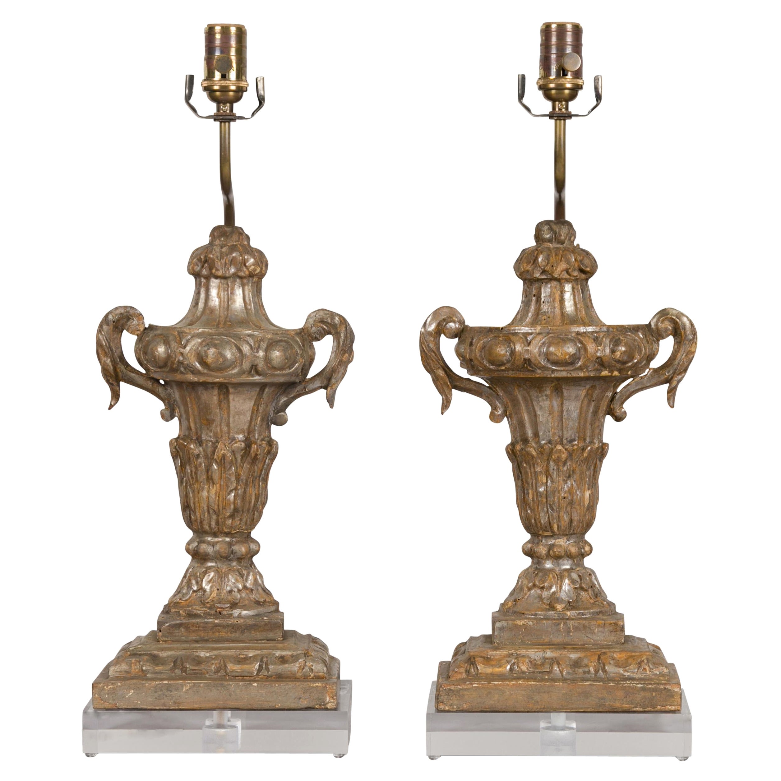 Paar italienische Blattsilberfragmente aus dem 19. Jahrhundert, die zu verdrahteten Tischlampen verarbeitet wurden
