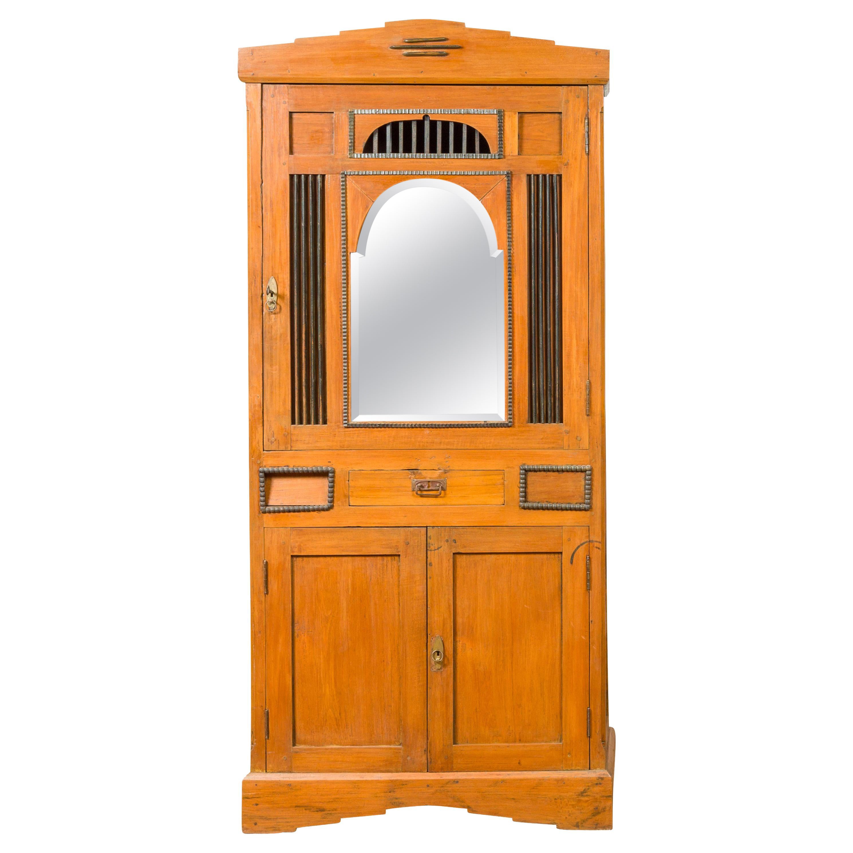 Armoire coloniale hollandaise de style Art Déco avec portes, tiroirs et façade en miroir